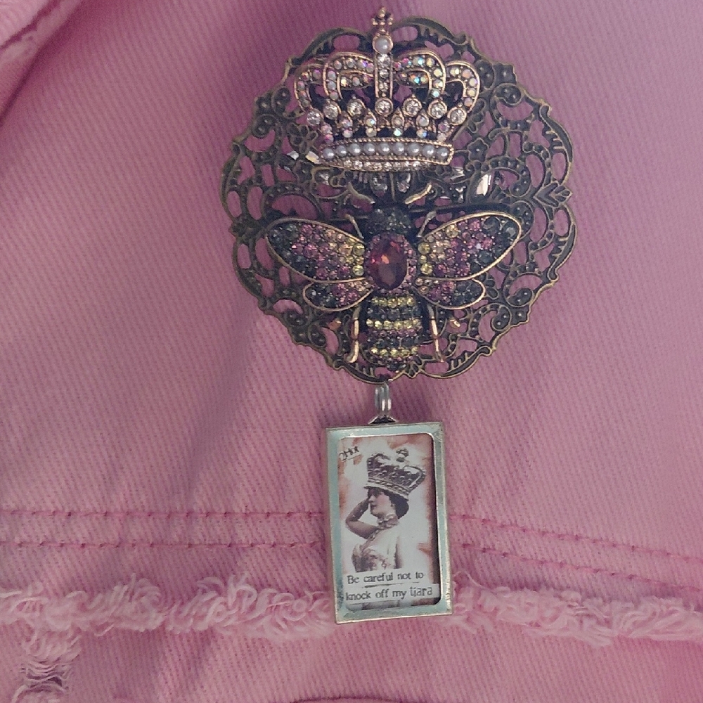 Artisan QUEEN BEE Brooch